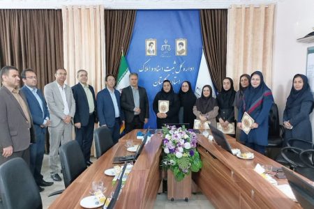 تقدیر از بانوان شاغل در ادارات ثبت اسناد و املاک استان گلستان به مناسبت دهه کرامت