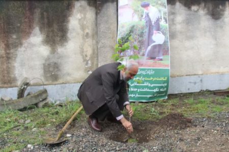درختکاری به یاد رهبر شهید در مرکز مخابرات پیامبر اعظم (ص)
