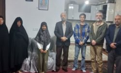 دیدار مدیر مخابرات منطقه گلستان با خانواده شهید علیرضا شرفی منش