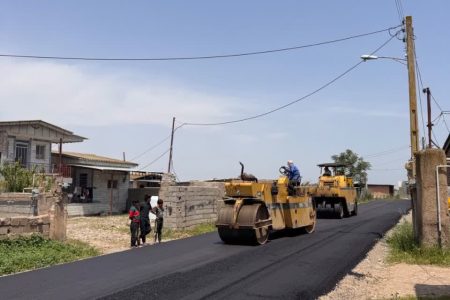 با اجرای نهضت آسفالت کوچه های خاکی استان گلستان، معابر خاکی روستای کریم جرجانی آق قلا آسفالت شد.
