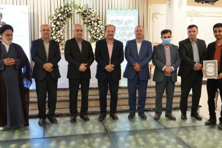 از افرادی که درسال ۱۴۰۴ صاحب فرزند شدند تقدیر به عمل آمد