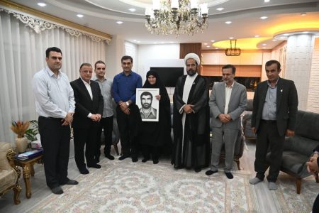 دیدار استاندار گلستان و مدیرکل بنیادشهید استان با خانواده معظم شهید والامقام بیدلی نامنی