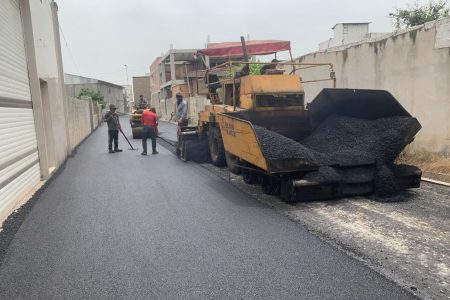 در دل گرمای ۵۰ درجه ای هم خدمت به روستاییان گلستان متوقف نمیشود/ آسفالت ۱۰ هزار متر مربع از معابر خاکی روستاهای محمدآباد گرگان و کریم ایشان مراوه تپه در گرم ترین روز سال