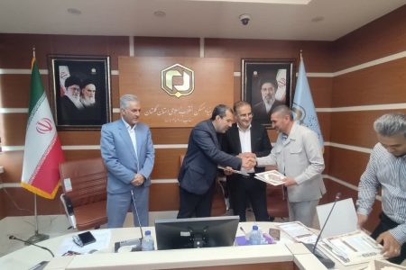 تقدیر از مسئول ممیزی اراضی گنبدکاووس در نشست نهضت ملی مسکن استان گلستان