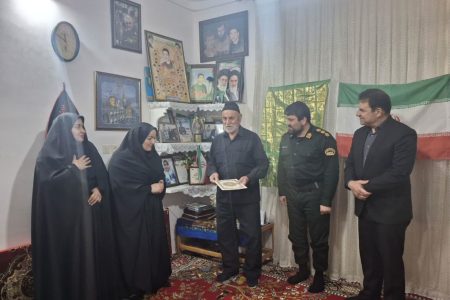 دیدار با خانواده شهدا و گرامیداشت نام و یادشان