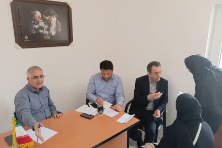 در دفتر نماینده غرب گلستان میز خدمت کمیته امداد برگزار شد