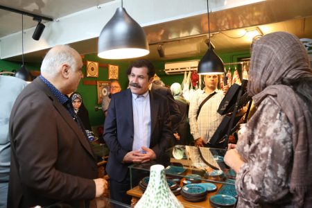 بازدید معاون رئیس‌جمهور از مراکز صنایع‌دستی شهر تاریخی استرآباد(گرگان)