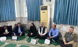 میز ارتباطات مردمی در مصلی نماز جمعه بندرگز