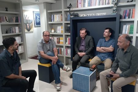 معاون فرهنگی اداره کل ارشاد مهمان مجموعه کتاب یار شد
